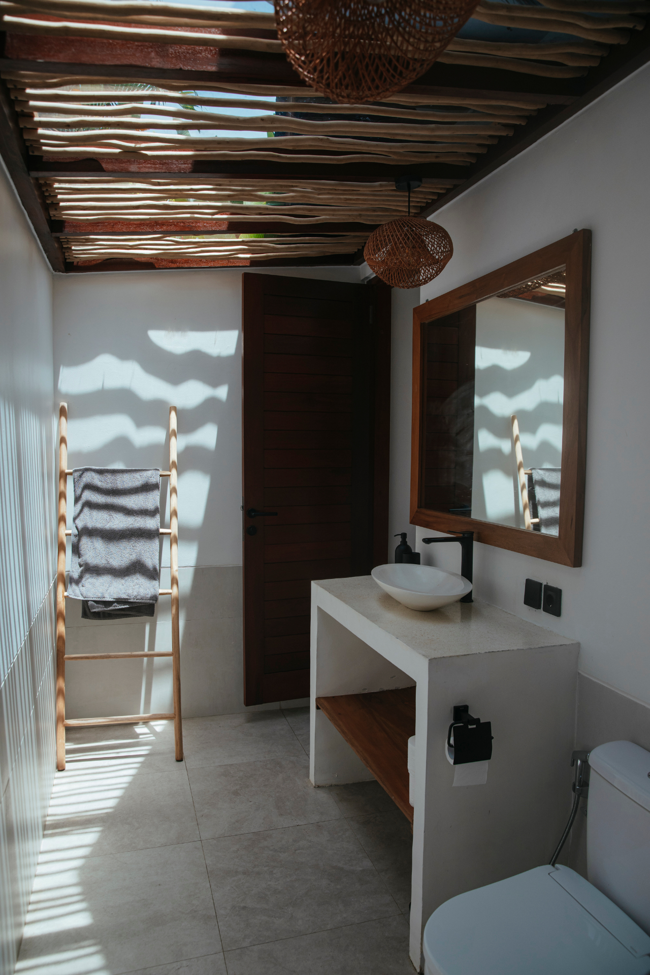 Private ensuite with driftwood ceiling and stone vanity